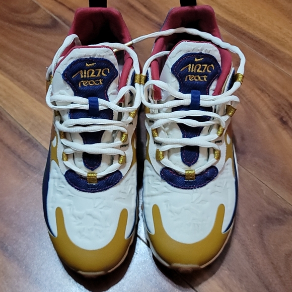 Sneakers - Picture 2 of 4